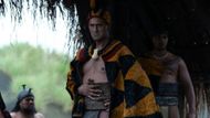 After King Kalani'opu'u passed away, Keoua ascended the throne (Image Via AppleTV+)